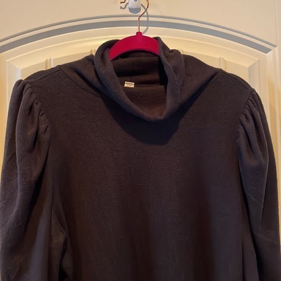 𝅺soft black turtleneck with slight puff shoulder classic
Staple size XXL - Picture 1 of 11